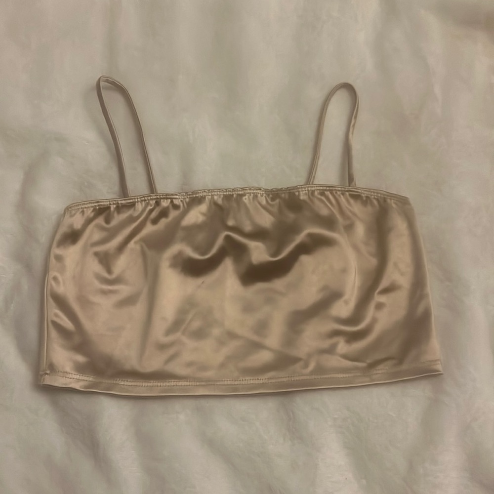 Gold tank top/ crop Top for 5$ it says it’s a size Medium